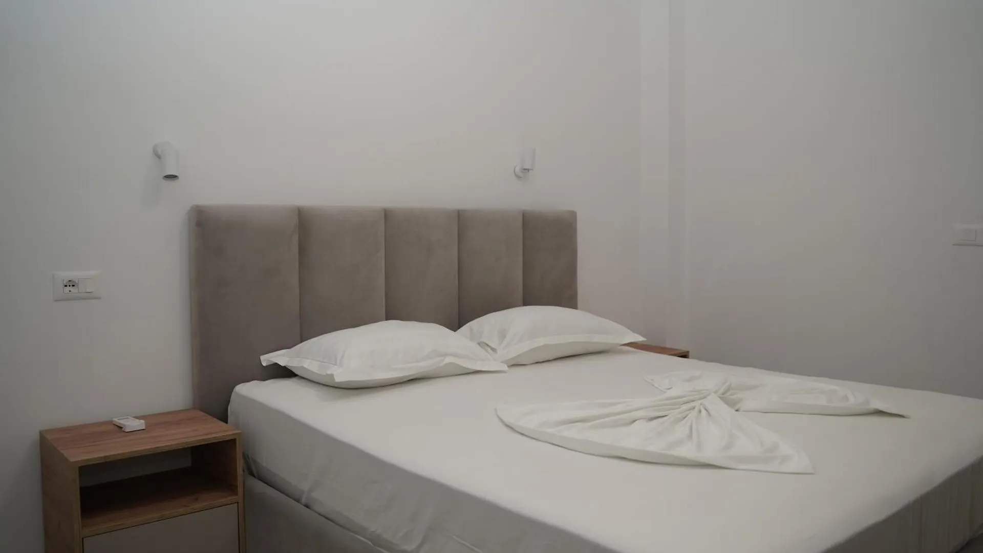Sasso Bianco Apartment'S Durres