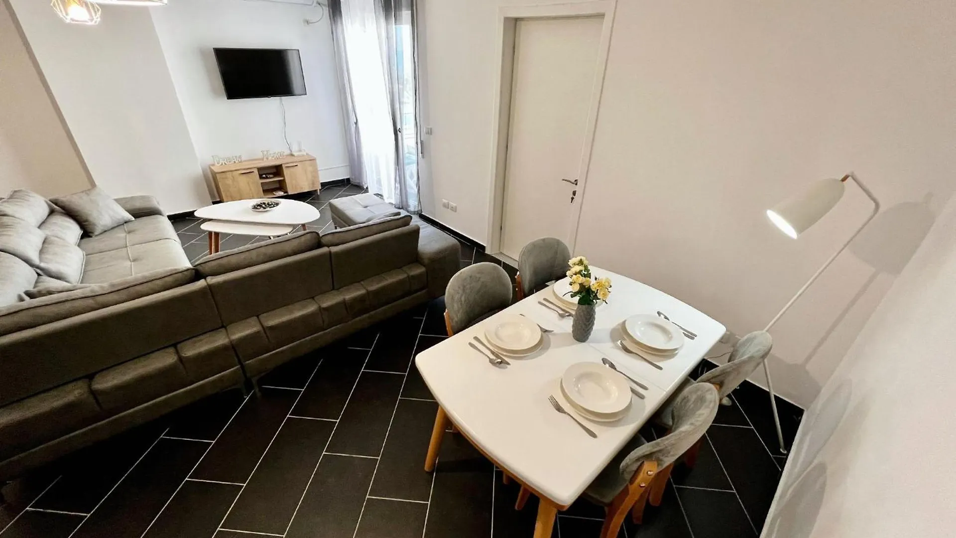Sasso Bianco Apartment'S Durres